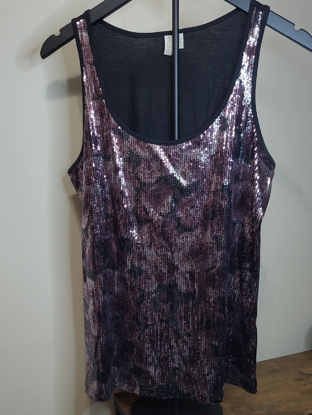 Madison Scoop Neck Sleeveless Top with Sequin Front size Large